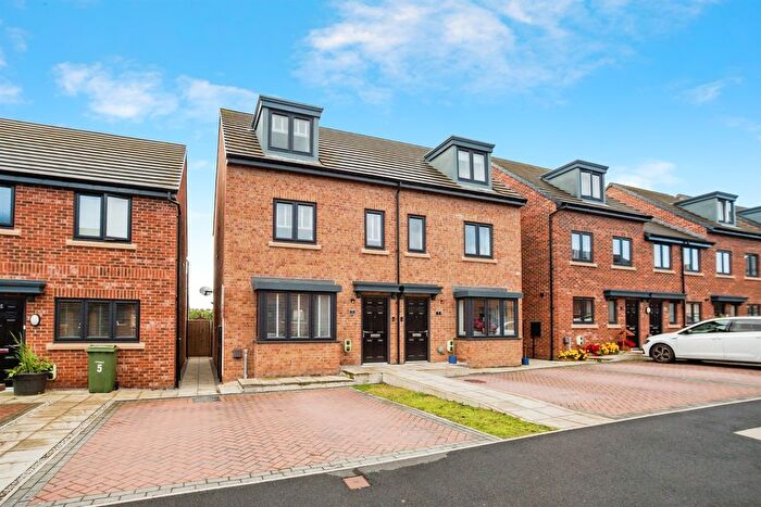 3 Bedroom Semi-detached House For Sale In Keepers Rise, Hemsworth, Pontefract, WF9