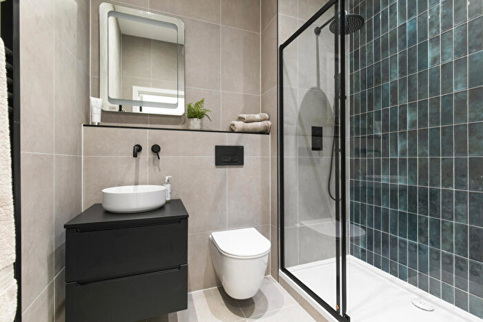 2 Bedroom Flat For Sale In Flat Alice Court High Street, Edgware, HA8