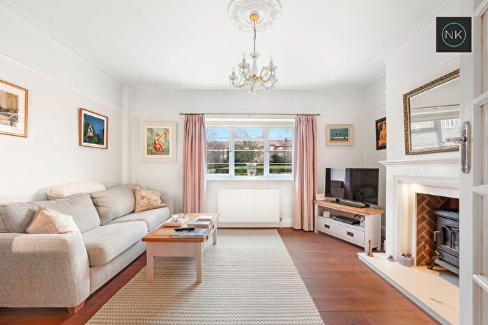 1 Bedroom Flat For Sale In Malford Court, The Drive, South Woodford, London, E18