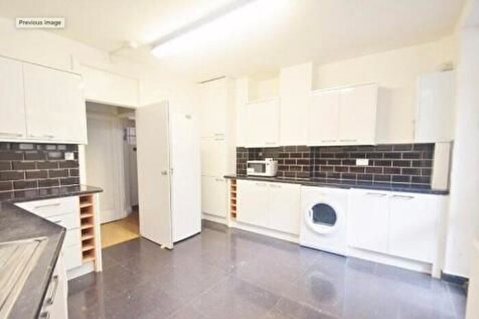 4 Bedroom Flat To Rent In Crescent Court, NW11