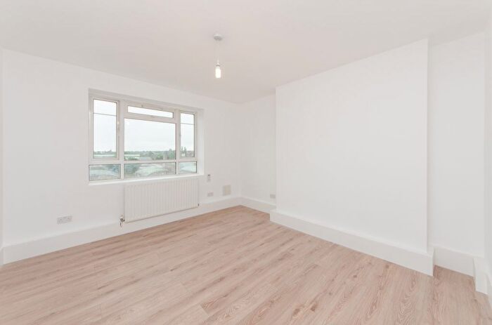 4 Bedroom Flat To Rent In Auckland House, London, W12