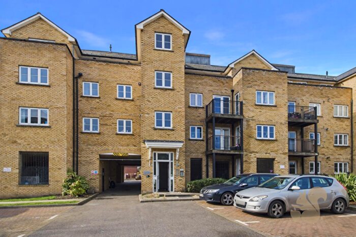 2 Bedroom Apartment For Sale In Clarendon Way, Colchester, CO1