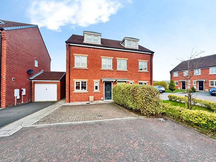 3 Bedroom Town House For Sale In Strothers Road, High Spen, NE39