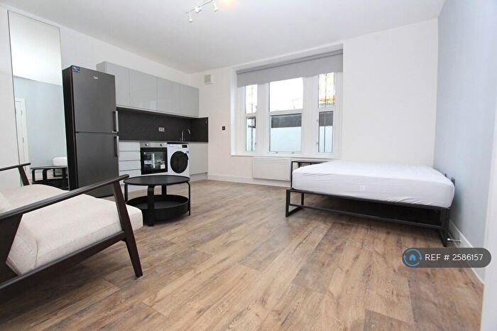 Studio To Rent In Junction Road, London, N19