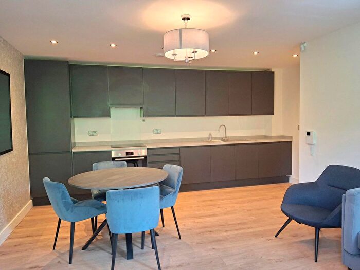 2 Bedroom Flat To Rent In Carrs Road, Cheadle, SK8