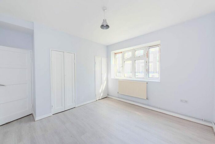 3 Bedroom Flat To Rent In Wiltshire Close, Chelsea, London, SW3