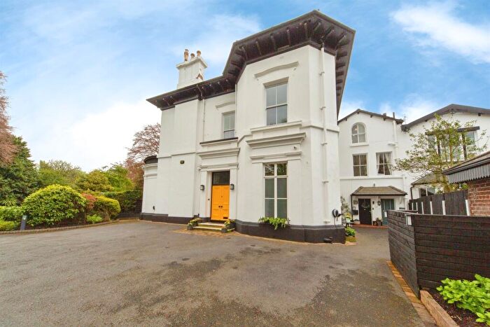 4 Bedroom Maisonette For Sale In Fulwood Park, Liverpool, L17