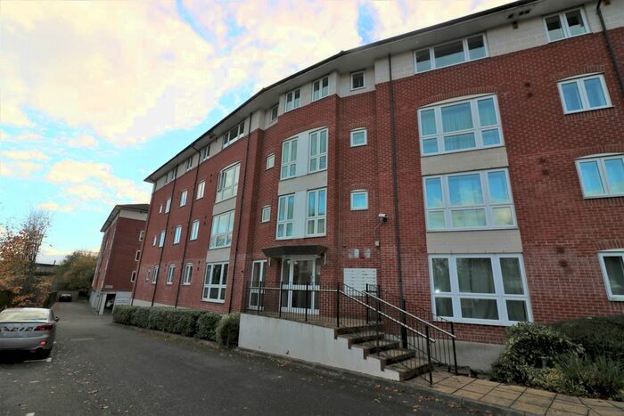 2 Bedroom Flat To Rent In North Drive, Hatfield, AL9