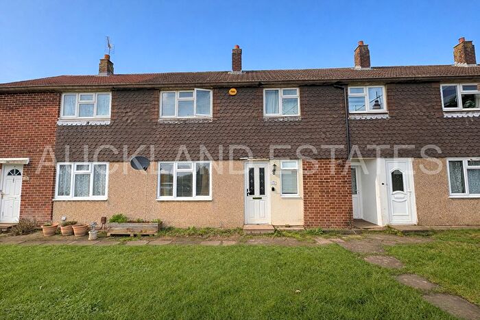 3 Bedroom Terraced House For Sale In Holly Drive, Potters Bar, EN6