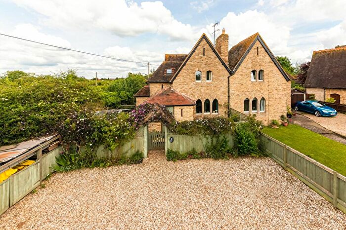 3 Bedroom Semi-Detached House For Sale In New Road, Charney Bassett, OX12