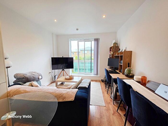 1 Bedroom Flat To Rent In Sydney Road, Enfield, EN2