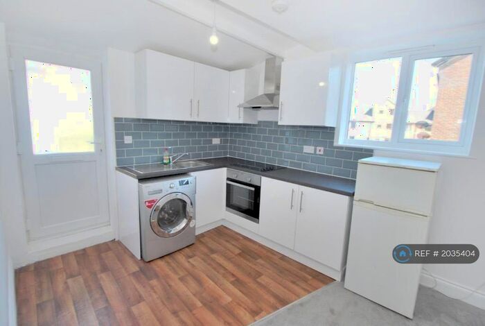 1 Bedroom Flat To Rent In Castle Street, Reading, RG1