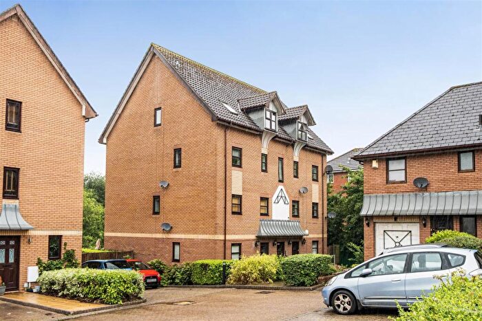 3 Bedroom Maisonette For Sale In Butlers Walk, Crews Hole, Bristol, BS5