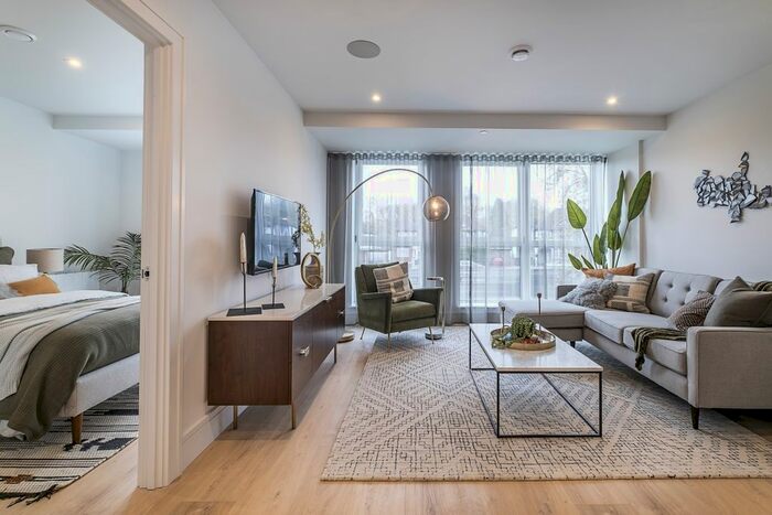 2 Bedroom Flat To Rent In Beverley Way, London, SW20