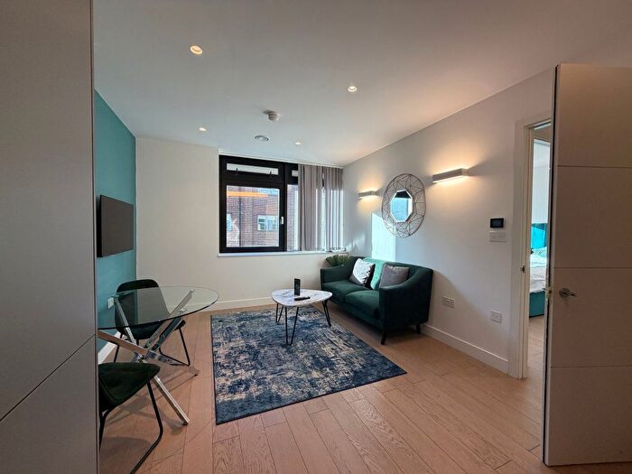 1 Bedroom Flat To Rent In Harlequin Avenue, Brentford, TW8