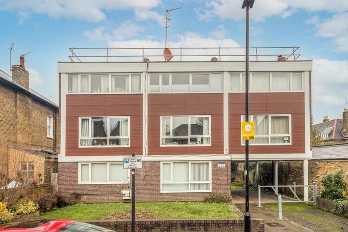 2 Bedroom Flat To Rent In Grosvenor Road, London, W4