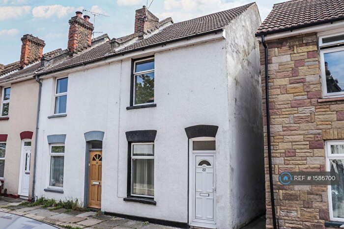 3 Bedroom End Of Terrace House To Rent In Stanhope Road, Rochester, ME2