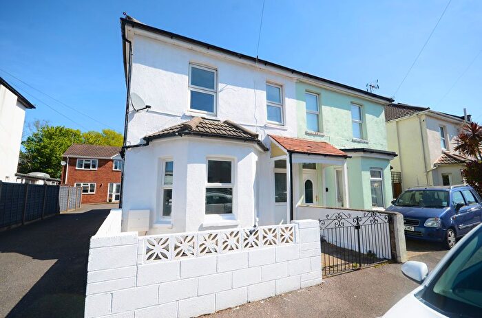 3 Bedroom Semi-detached House For Sale In Capstone Place, Bournemouth, BH8