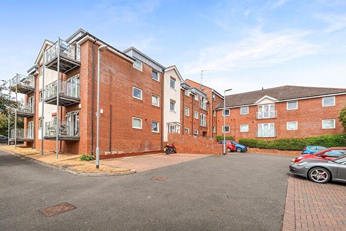2 Bedroom Flat For Sale In Croyland Road, Wellingborough, NN8
