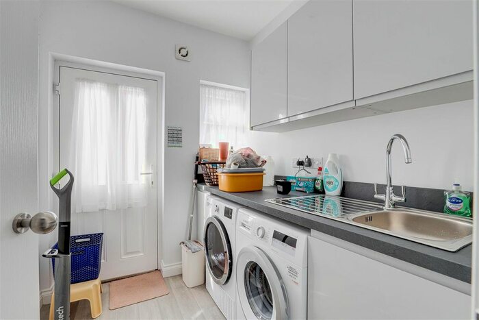 2 Bedroom Detached Bungalow For Sale In Waddington Drive, West Bridgford, Nottinghamshire, NG2