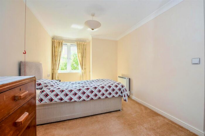 1 Bedroom Flat For Sale In Old Winton Road, Andover, SP10