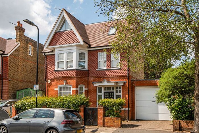 3 Bedroom Detached House For Sale In Hillcrest Road, Ealing, London, W3