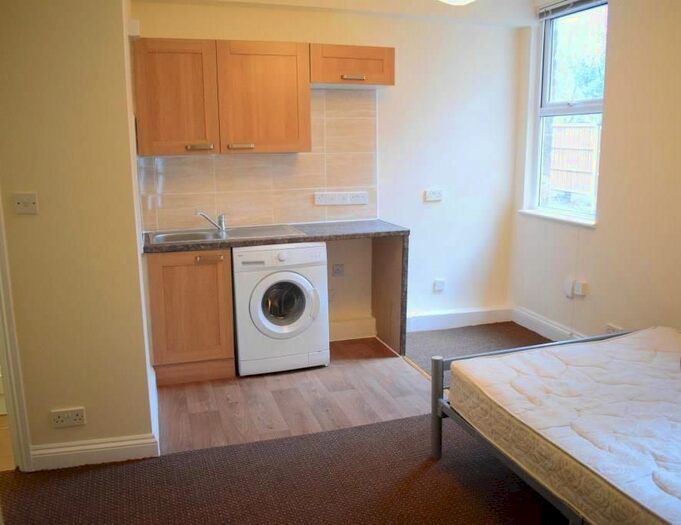 Studio To Rent In Shoot Up Hill, Kilburn, London NW2