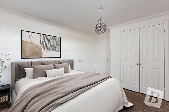 2 Bedroom Flat For Sale In Oldchurch Road, Romford, RM7