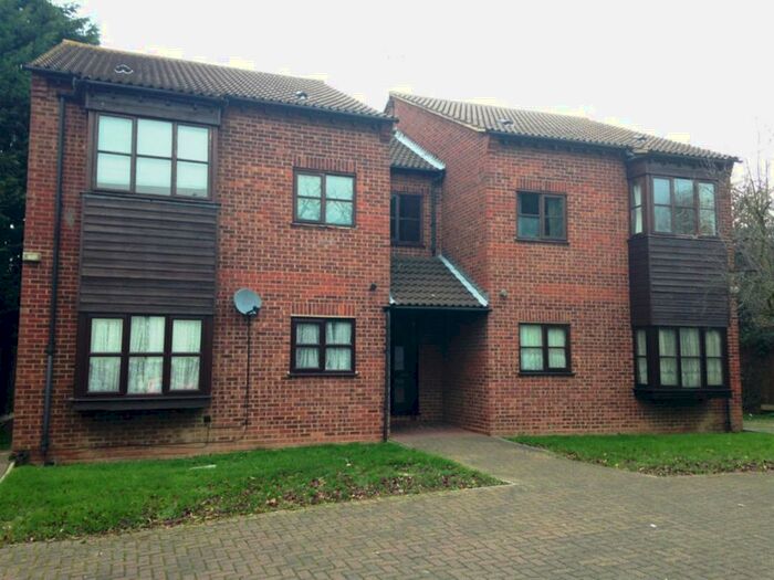 1 Bedroom Flat To Rent In Runnymede Court, Runnymede Road, Stanford-Le-Hope, Essex, SS17