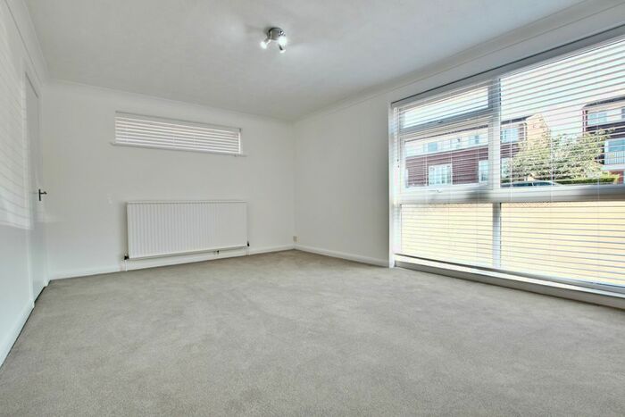 3 Bedroom Detached House To Rent In Croft Close, Chislehurst, BR7