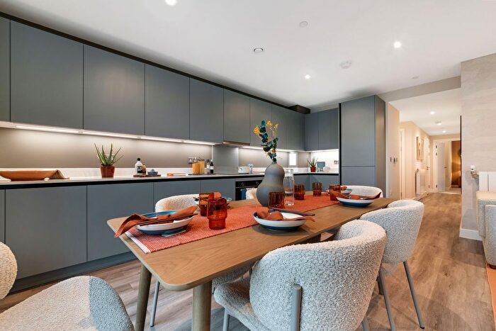 3 Bedroom Flat For Sale In Kidbrooke Park Road, London, SE3