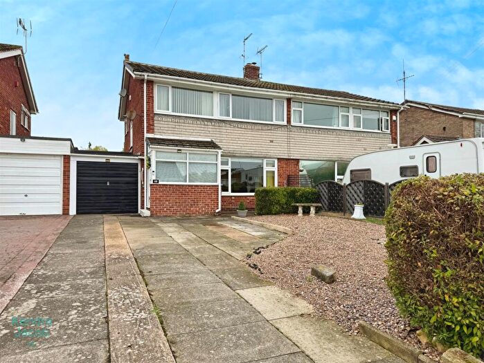 3 Bedroom Semi-Detached House For Sale In Conway Drive, Carlton-In-Lindrick, Worksop, S81