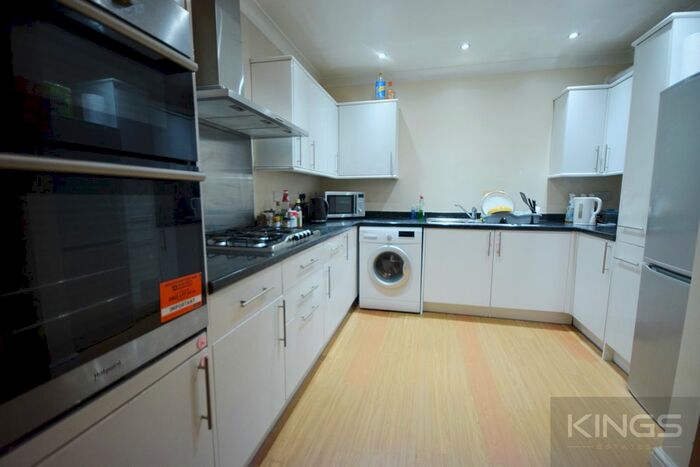 5 Bedroom Semi-Detached House To Rent In Weston Road, Guildford GU2