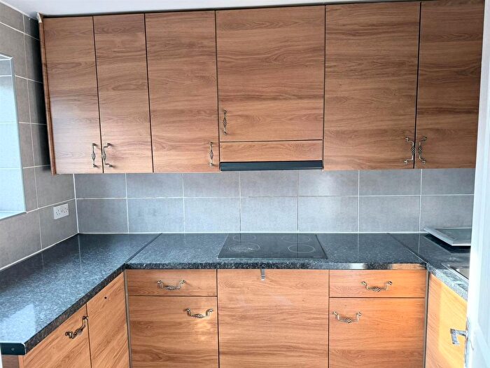 1 Bedroom Flat To Rent In Pickwick Close, Hounslow, TW4