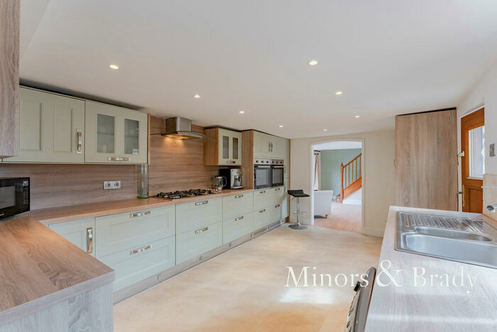 5 Bedroom Detached House For Sale In Holt Road, Thornage, NR25