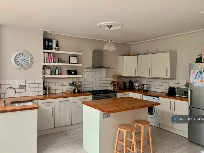 4 Bedroom Semi-Detached House To Rent In Pulteney Road, London, E18