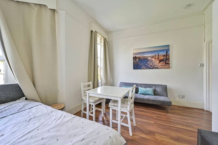 Studio To Rent In Queens Road, Wimbledon, London, SW19