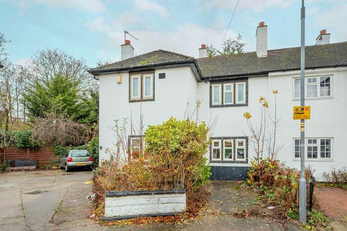 4 Bedroom Property To Rent In Norbroke Street, East Acton, London, W12