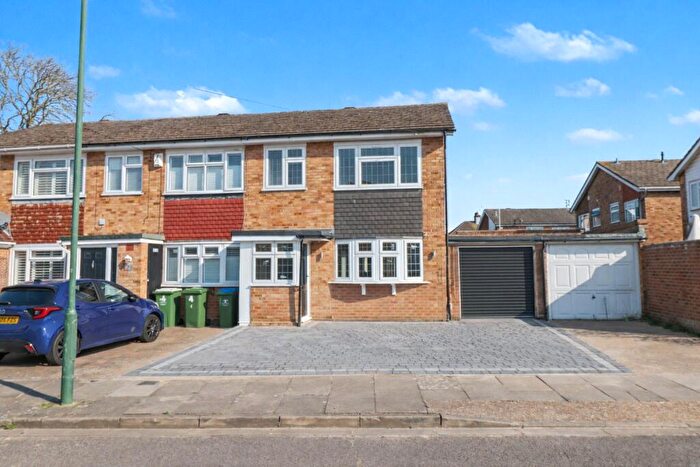3 Bedroom End Of Terrace House For Sale In Clare Way, Bexleyheath, Kent, DA7