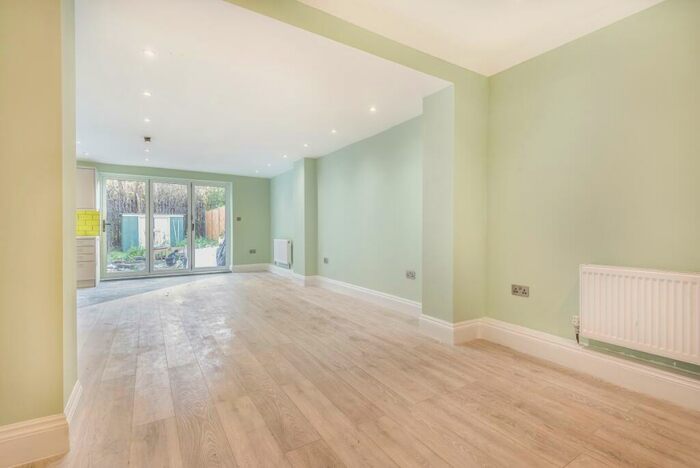 5 Bedroom House To Rent In Moyne Place, London, NW10