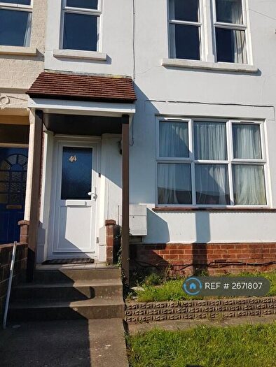 6 Bedroom End Of Terrace House To Rent In Broadlands Road, Southampton, SO17