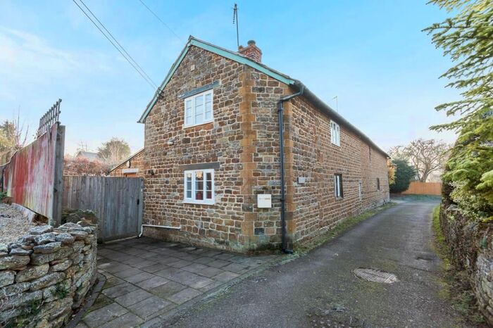 2 Bedroom Cottage For Sale In Hook Norton, Oxfordshire, OX15