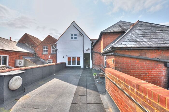 2 Bedroom Flat To Rent In High Street, Marlow, Buckinghamshire, SL7