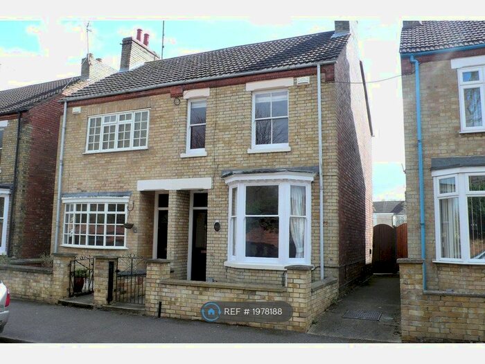2 Bedroom Semi-Detached House To Rent In Queens Walk, Peterborough, PE2