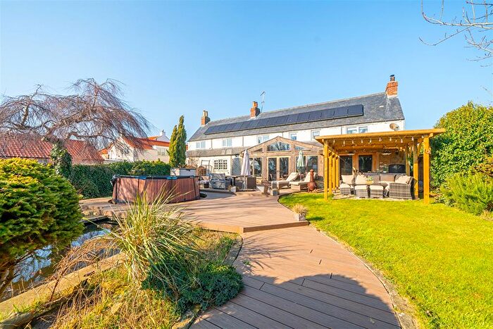 6 Bedroom Country House For Sale In Main Street, Gristhorpe, Filey, YO14