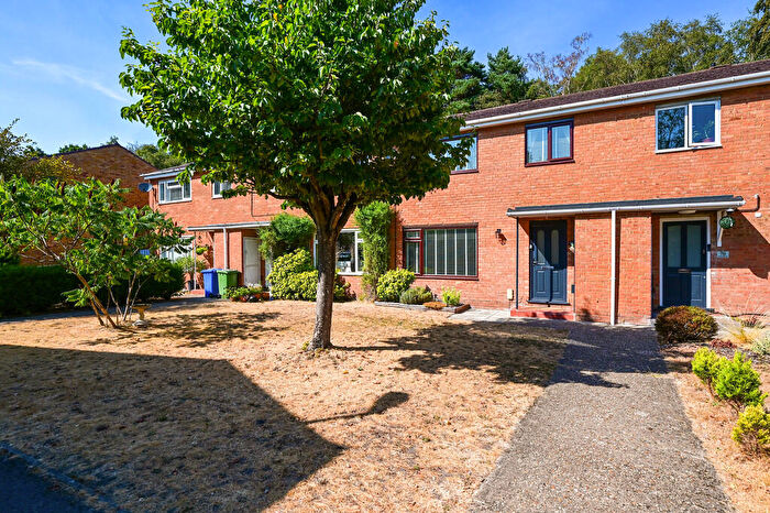 3 Bedroom Terraced House For Sale In Oxford Road, Owlsmoor, Sandhurst, GU47