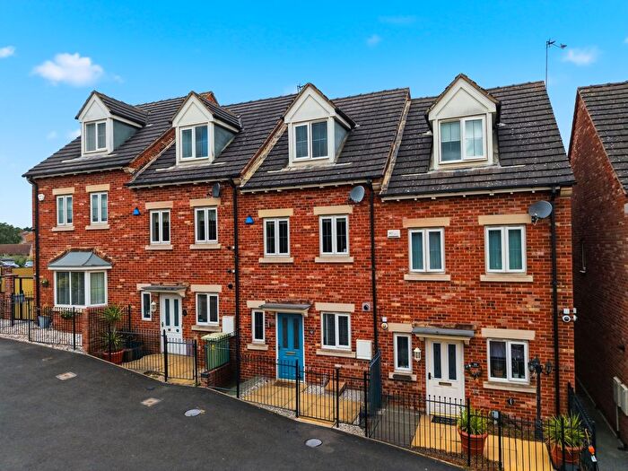 3 Bedroom Terraced House For Sale In Walford Road, Killamarsh, S21