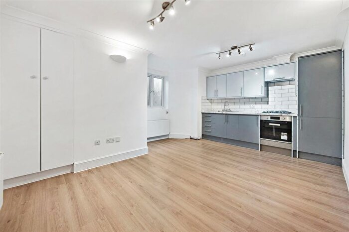 2 Bedroom Flat To Rent In Evering Road, London, N16
