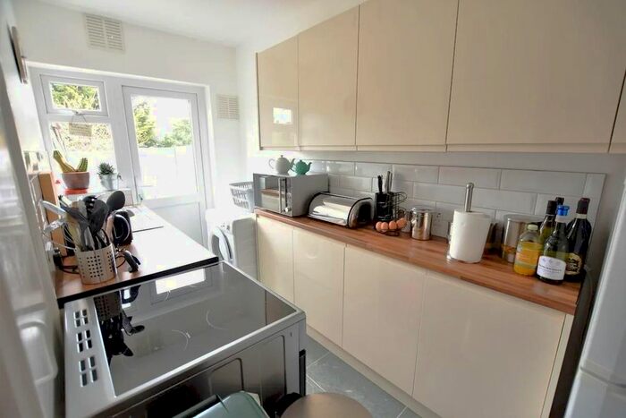 2 Bedroom Maisonette To Rent In Amesbury Road, Feltham, TW13