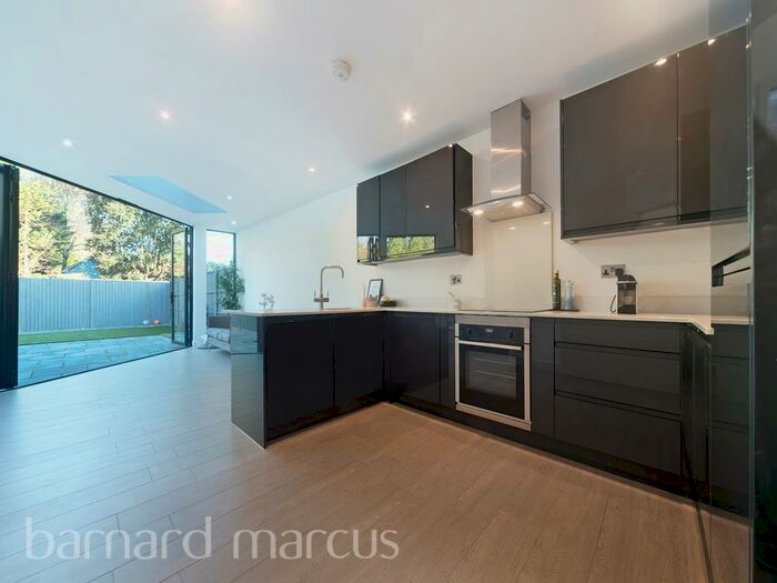 3 Bedroom Semi-Detached House To Rent In Thornhill Road, Surbiton, KT6